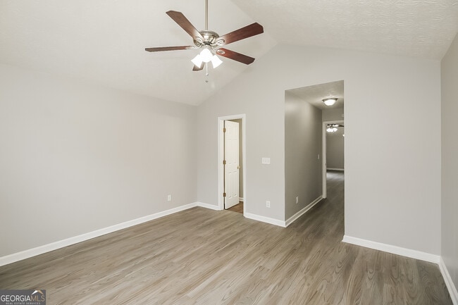 Building Photo - 358 Autumn Lake Dr