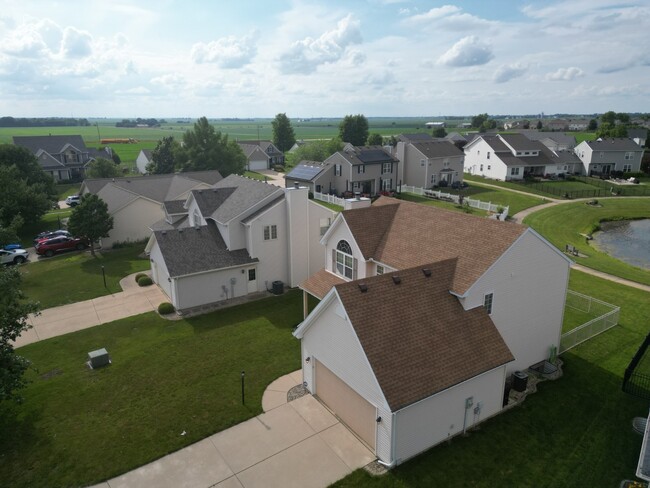 Building Photo - 3922 Wildflower Dr
