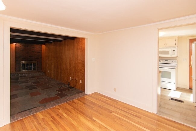 Building Photo - 98 Hillcrest Dr