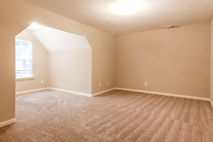 Building Photo - 107 Crescent Woode Way