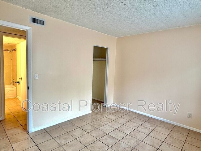 Building Photo - 5502 Pokeweed Ct
