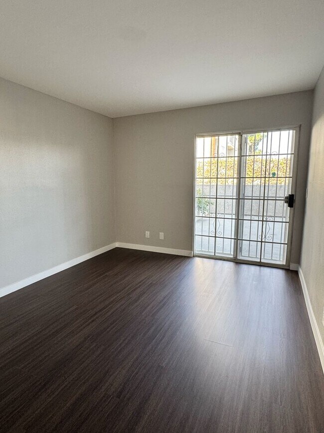 Building Photo - 1200 Gaviota Ave