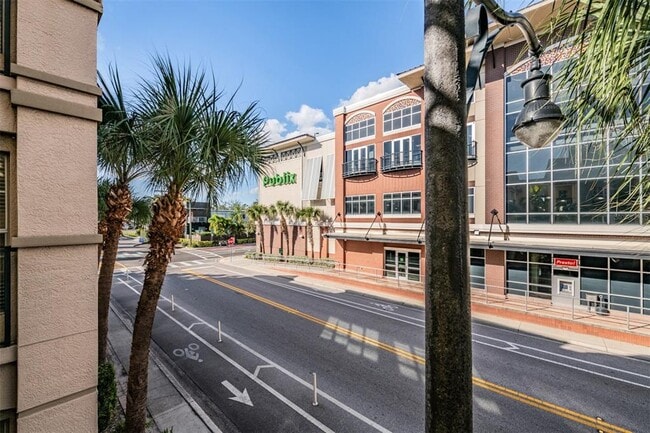 Building Photo - 2410 W Azeele St