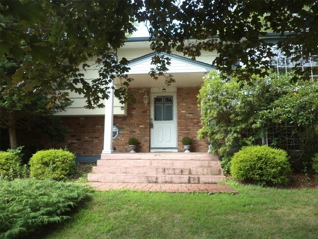 Primary Photo - 18 Briarwood Ave