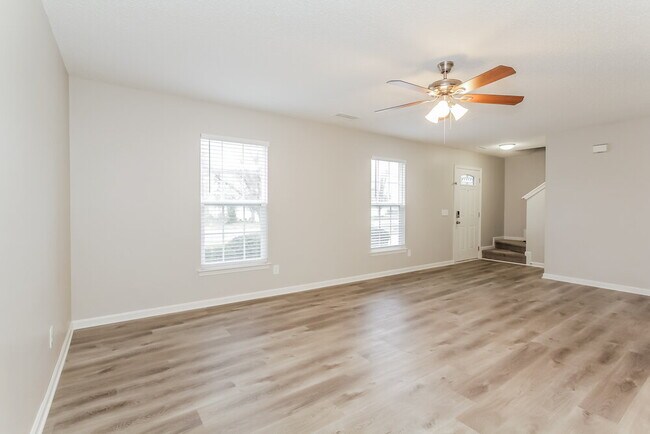 Building Photo - 11123 Sandboar St