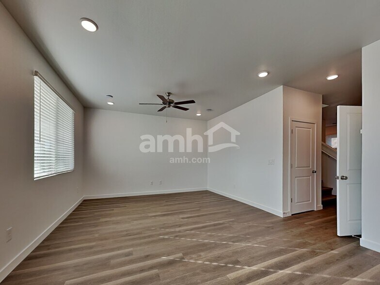 Building Photo - 4507 S 97th Dr