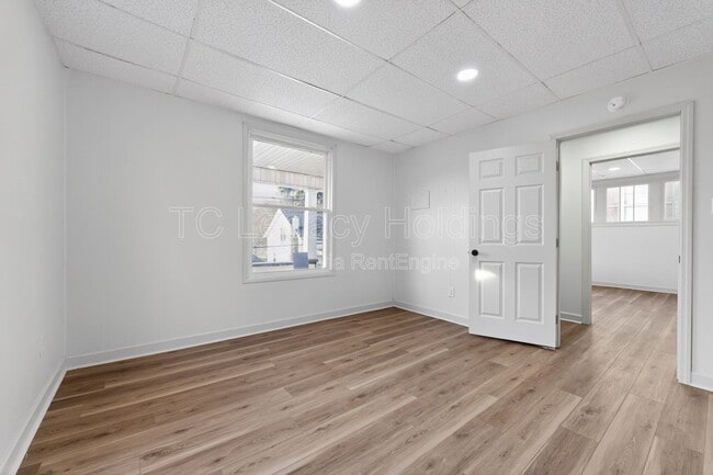 Building Photo - 604 Hart St