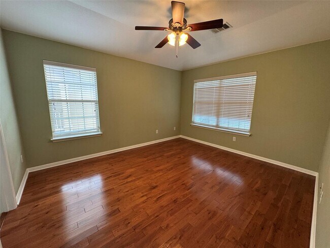 Building Photo - 1310 W Parmer Ln