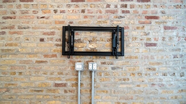 Building Photo - Stunning 3-Bedroom, 2-Bath Gem with In-Unit Washer/Dryer! Discover Uptown Living.