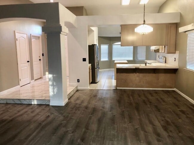 Building Photo - $2,450 Shields & Clovis 3 Bed/ Swimming Pool, Judy Ave.