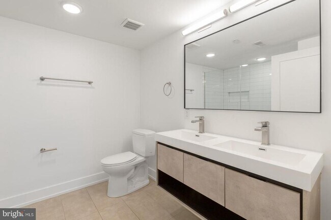 Building Photo - 1335 N Marston St