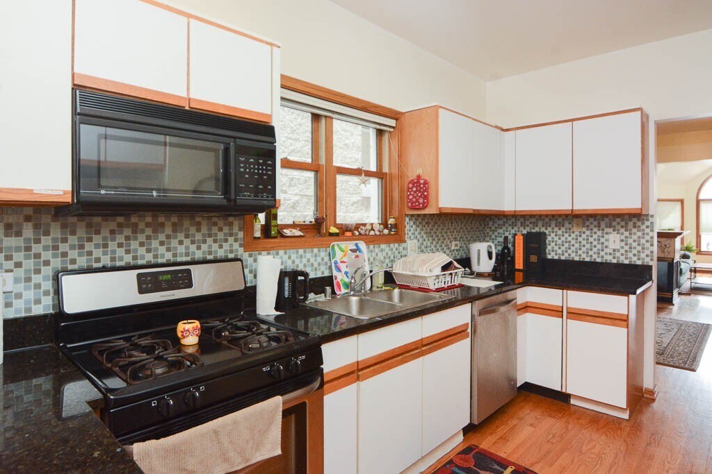 Building Photo - 3713 N Janssen Ave