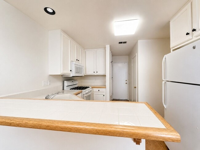 Building Photo - 22941 Banyan Pl