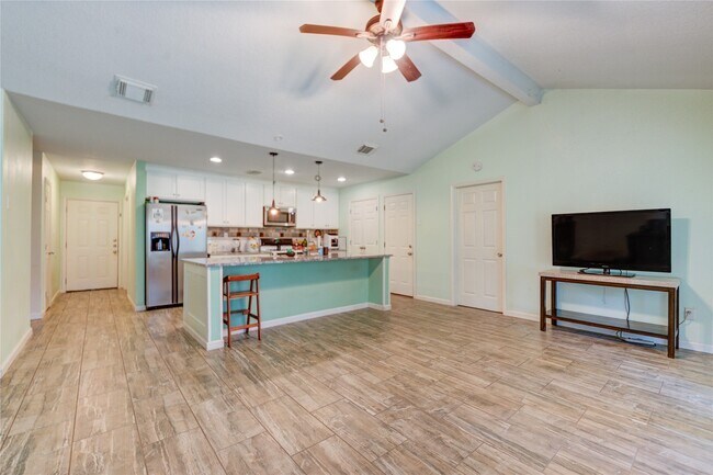 Building Photo - 3530 Kentwood Dr