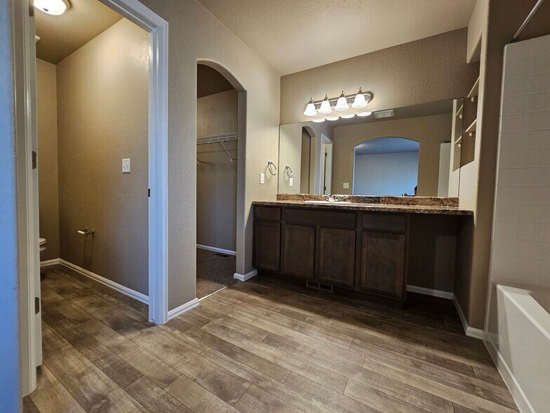 Building Photo - 7673 Jack Pine Grv