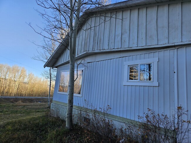 Building Photo - 2006 WY-352