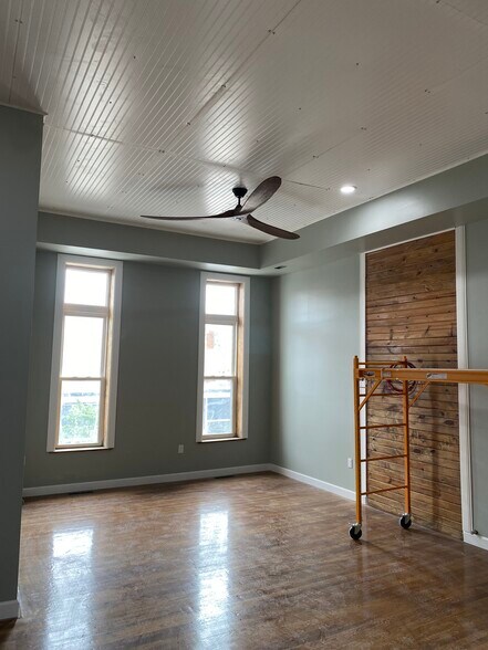 Building Photo - 126 S Springfield St