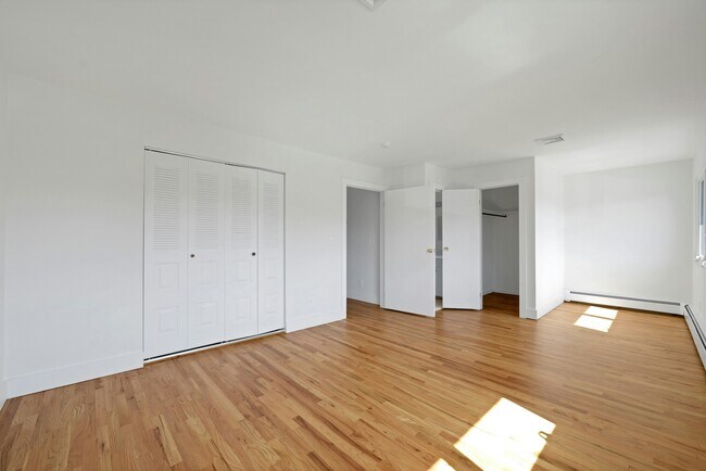 Building Photo - 2413 Hammett Ave