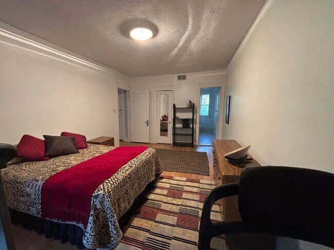 Building Photo - Vintage Beauty, Modern Living – Historic Condo Awaits!