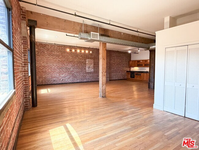 Building Photo - 215 S Santa Fe Ave