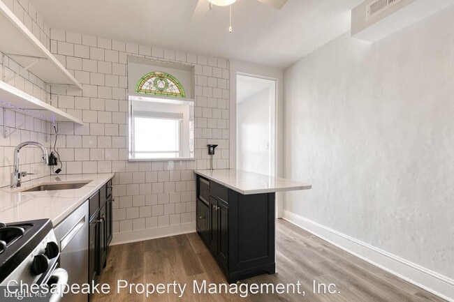 Building Photo - 2 br, 2.5 bath House - 860 W. 33rd Street