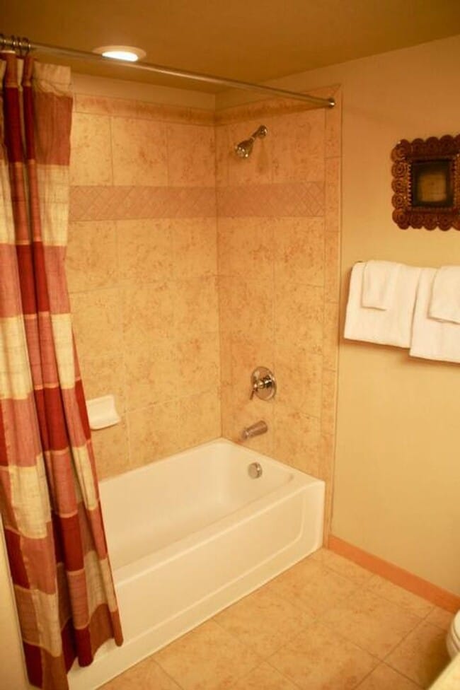 Building Photo - Long Term or Seasonal: Warm inviting condo...