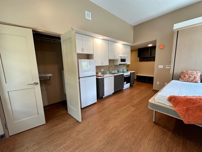 Building Photo - 83 Hanover St