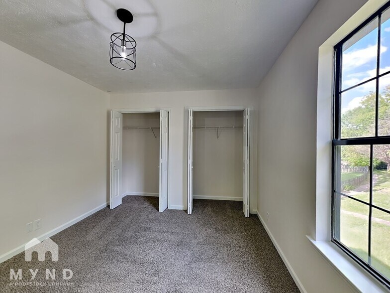 Building Photo - 1121 Holt Hills Pl