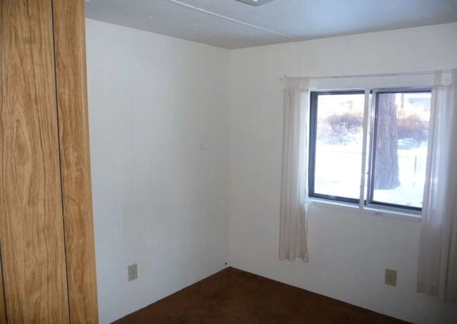 Building Photo - 2 Bed/1 Bath on Bend's Westside - Stannium...