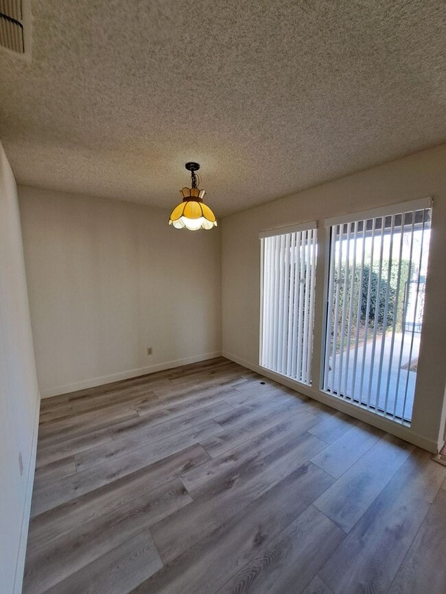 Building Photo - 4593 N Emerson Ave