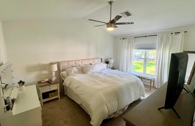 Building Photo - 6086 Seminole Gardens Cir