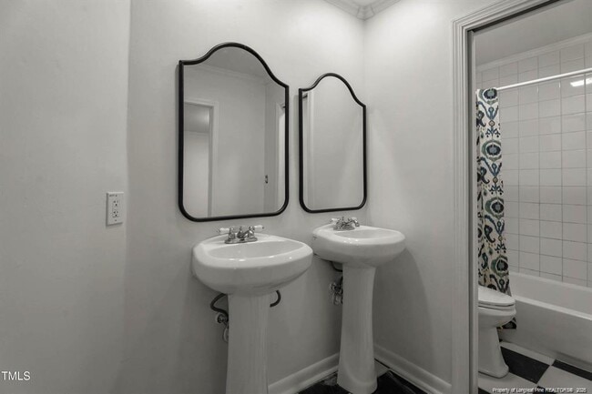 Building Photo - 334 Westview Dr