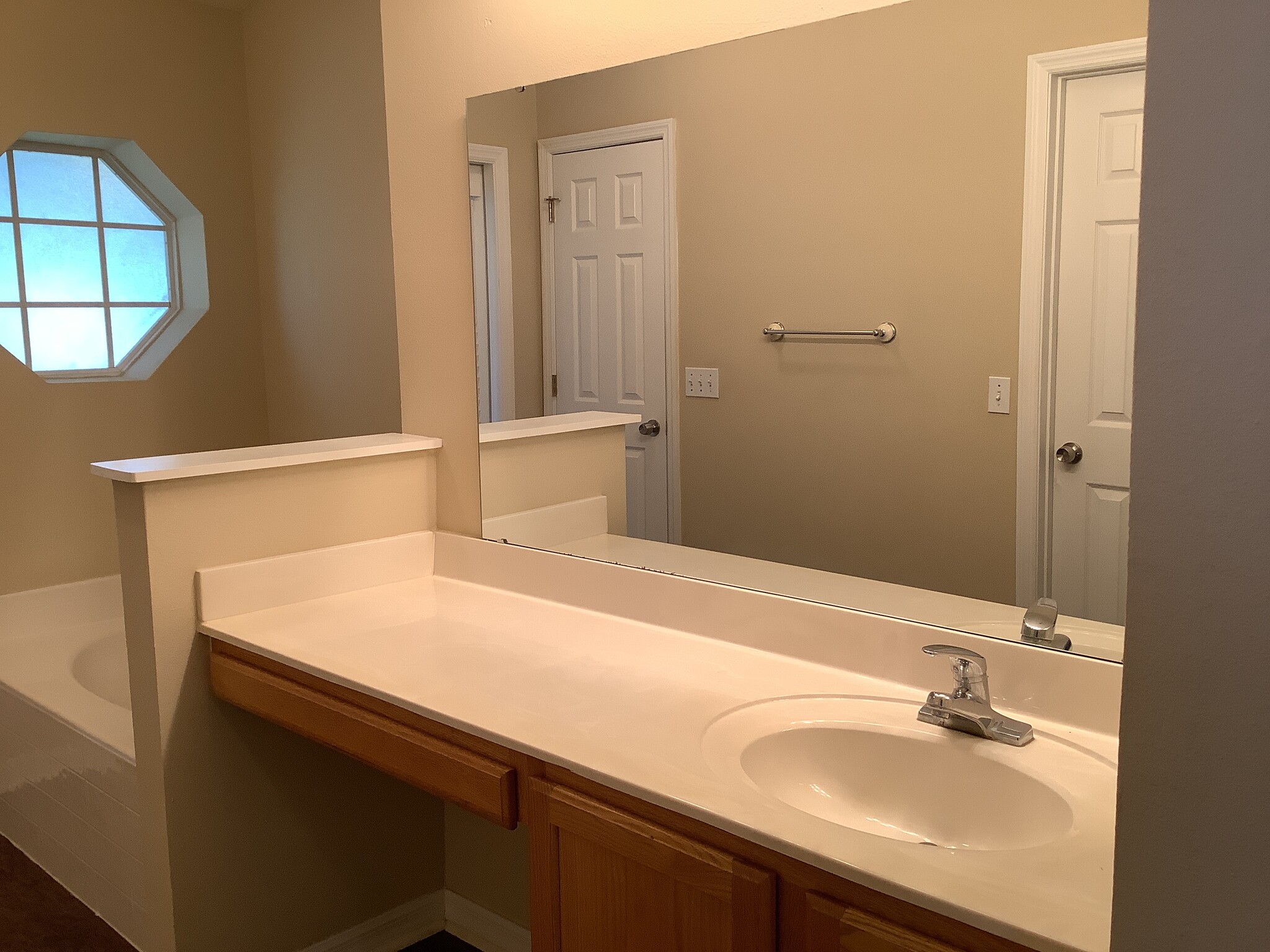 Building Photo - 5276 Mansford Pl