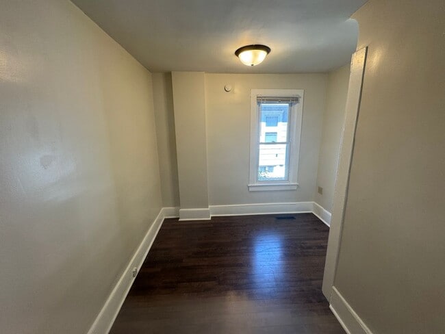 Building Photo - Gorgeous 3 Bedroom UPDATED Single Family Home
