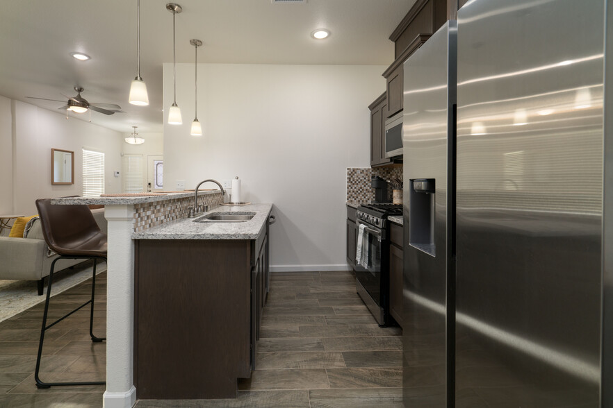 Building Photo - 1074 Hoppas Ct