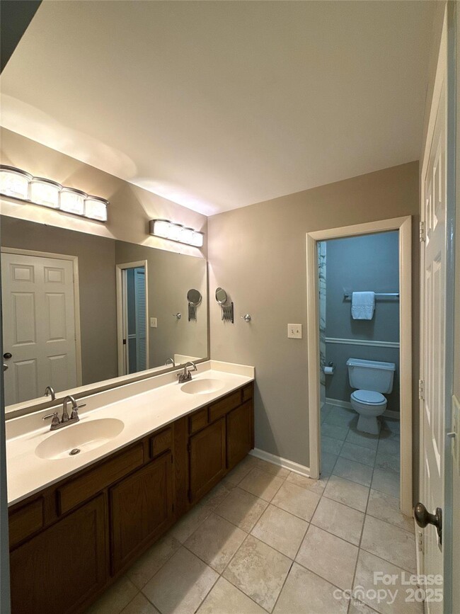Building Photo - 9909 Elm Creek Ln