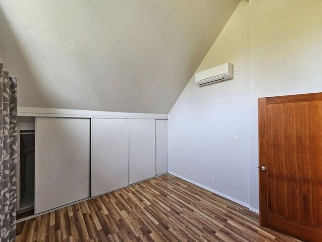 Building Photo - Unique FREESTANDING 2 Bed/ 1.5 Bath Townhome in Mountain View