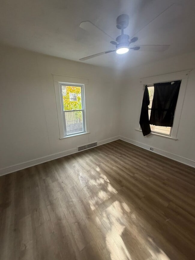 Building Photo - 2791 E 127th St