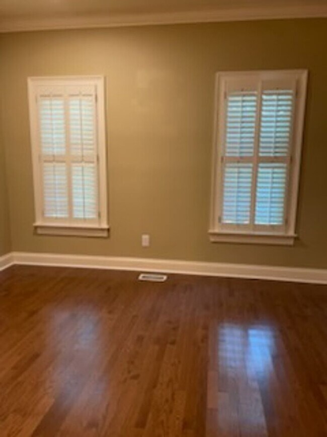 Building Photo - 255 Stonewood Dr