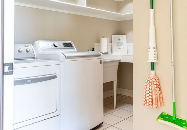 Building Photo - Estate on 1 acre 3 bedroom 2.5 baths and attached 2 car garage