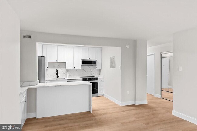 Building Photo - 1325 18th St NW