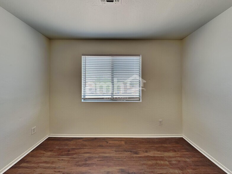 Building Photo - 3417 S 98th Ln