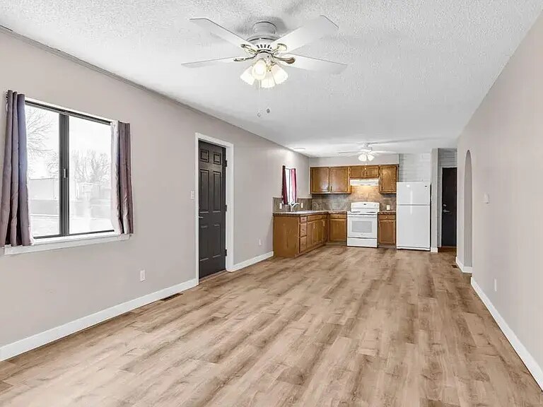 Building Photo - 610 N Orchard Ave