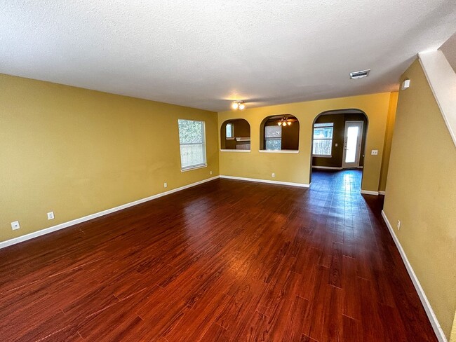 Building Photo - Rare 5 Bedroom in Crystal Knoll Georgetown