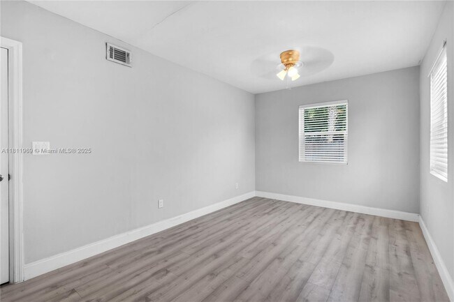 Building Photo - 4500 NE 18th Ave