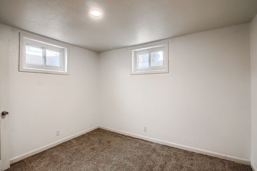 Building Photo - 207 Teal St