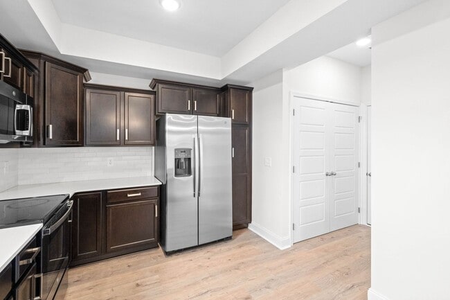 Building Photo - Pet Friendly Three Bedroom!