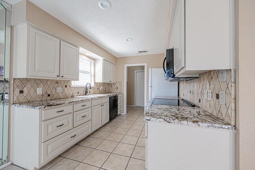 Building Photo - 105 Quail Run