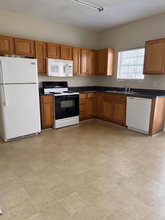 Building Photo - 6647 Sunset Park