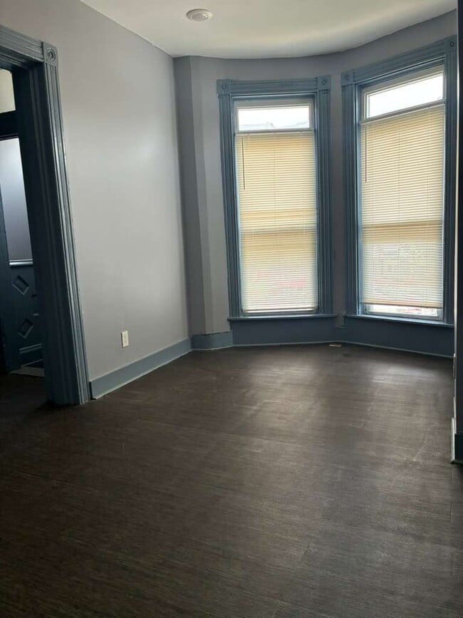 Building Photo - 2832 Parkwood Ave
